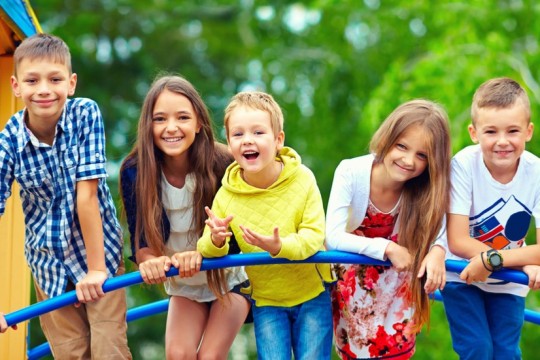 Trucuri simple care te ajută să crești un copil fericit