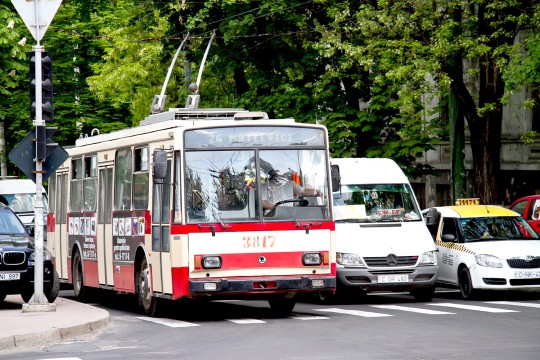 Lecții de limbă engleză în microbuzele de rută din Chișinău