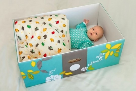 Nou-născuţii din Finlanda dorm în cutii de carton