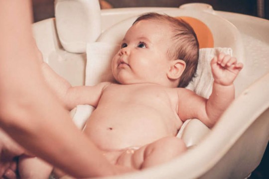 Medic pediatru: Cum îngrijim corect pielea bebelușului