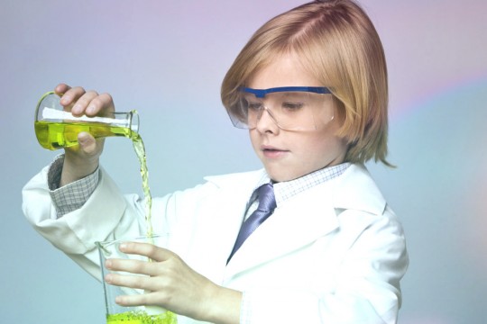 Experimente științifice simple pentru copii