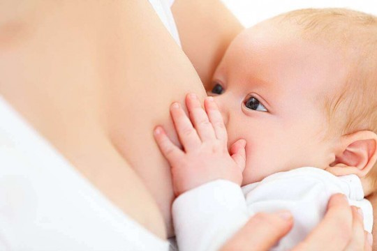 Cele mai frecvente 10 mituri despre alăptare – o listă întocmită de Asociația Română pentru Educație Pediatrică în Medicina de Familie
