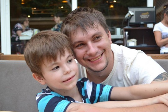 EMOŢIONANT: Cum i-a schimbat autismul viața unui tată din Moldova!