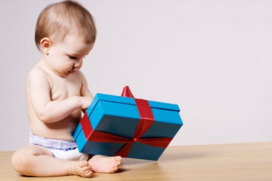 35 de idei originale de cadouri pentru nou-născuți