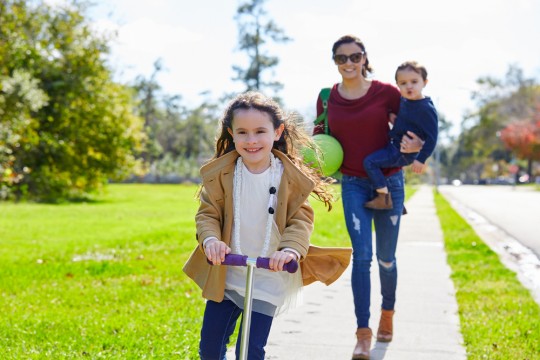 Plimbările în parc cu copiii - cum evităm pericolele?
