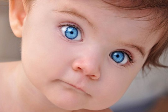 Cum îngrijim corect ochii și pielea de pe fața bebelușului