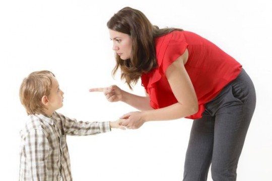 „Ești copil mare, nu mai plânge!” – opinia psihologului despre când este cu adevărat mare un copil