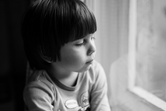 5 semne pe care nu ar trebui să le neglijezi la copilul tău, pentru a evita tulburările mintale