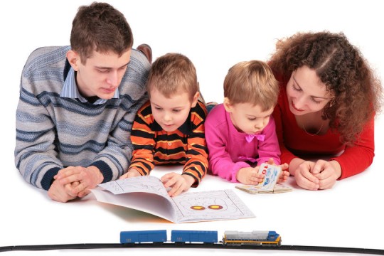Copiii cărora li se citesc povești cresc mai inteligenți și mai sociabili