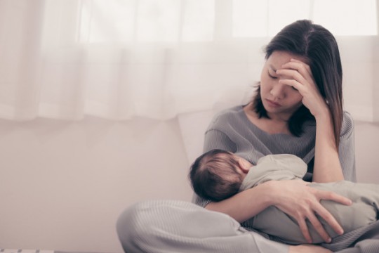 Studiu: Mamele se mai confruntă cu niveluri ridicate ale depresiei postnatale şi la 3 ani de la naşterea copilului