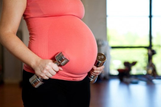 Exerciţiile fizice efectuate de gravide scad riscul ca bebeluşii să fie obezi