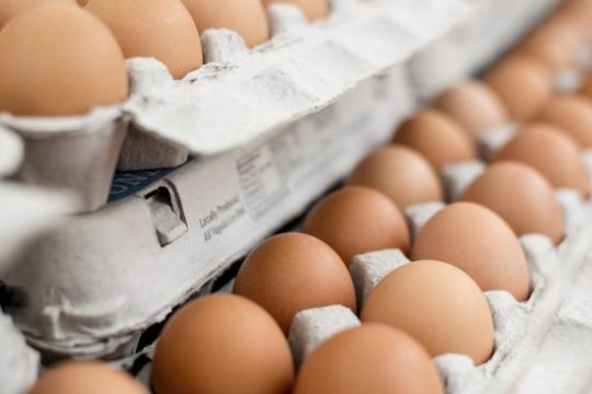 Cum îți dai seama dacă ouăle din comerț sunt proaspete