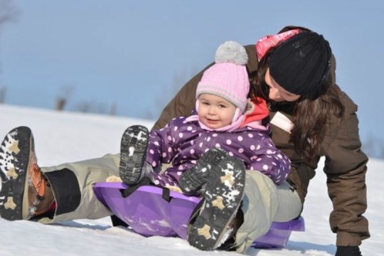 Plimbarea copilului iarna. Reguli importante și ce trebuie să știi!