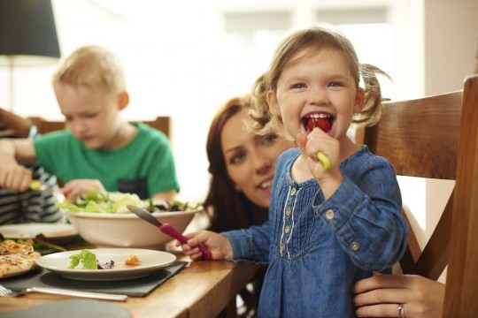 Nutriționista Mihaela Bilic: Pentru cei 7 ani de-acasă, învață ce să-i pui pe masă!