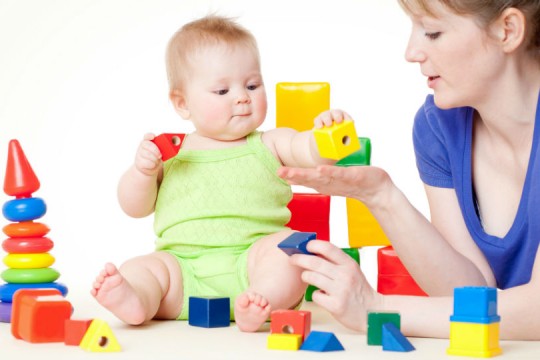 Jucăriile recomandate copiilor de la naștere și până la vârsta de 12 luni