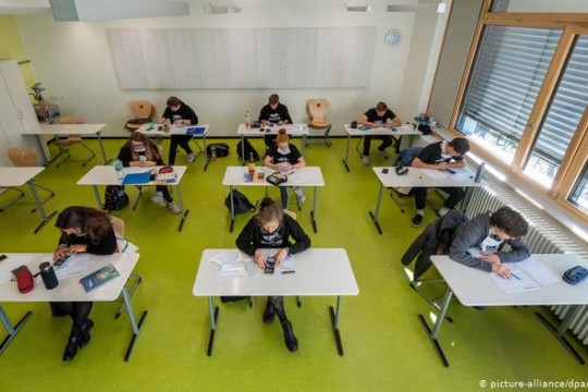 La școală în Germania pe timp de pandemie. O mamă povestește cum se desfășoară activitatea