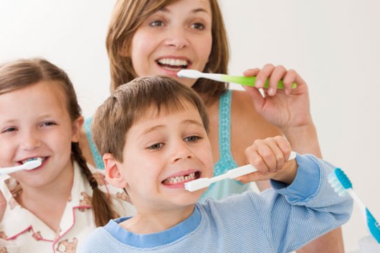 6 cazuri de utilizare a pastei de dinți mai puțin cunoscute în îngrijirea copiilor