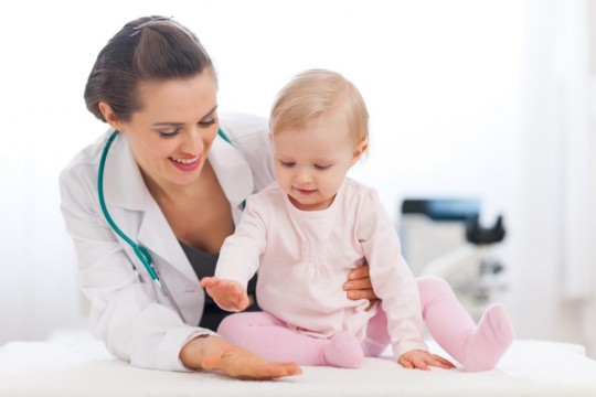 Medic pediatru: Vizitele medicale recomandate în primul an de viață al bebelușului