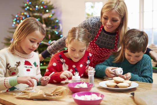 Atelier de creaţie pentru copii cu biscuiți de Crăciun!