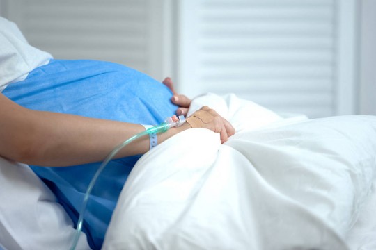 Povestea unei nașteri în spital Covid: M-au abandonat în durerile mele, de teamă să nu se infecteze de Covid-19
