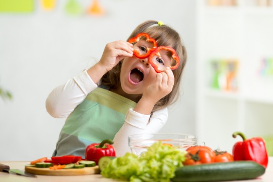 Medic nutriționist: Un copil nu poate fi crescut doar cu alimente vegane