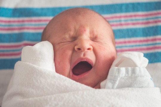 Un pediatru cu experiență ne învață: ce să NU cumpărăm pentru un nou-născut