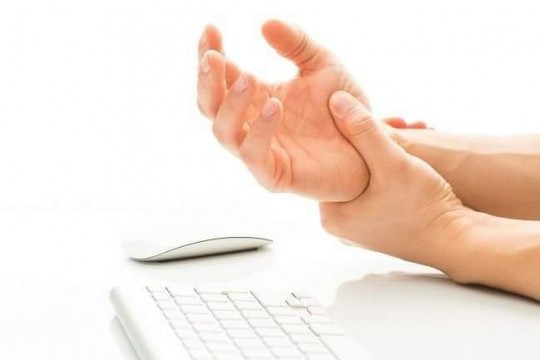 Ce boli ascund furnicăturile resimțite în mâini și picioare
