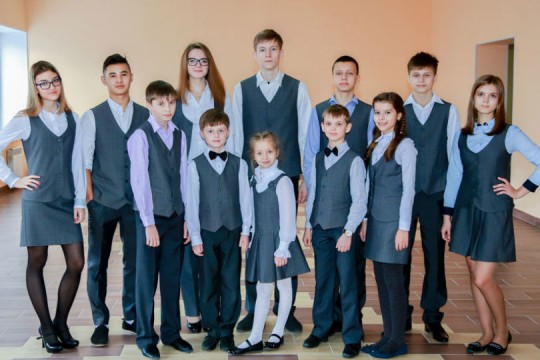 Studiu: Uniforme școlare în Moldova înseamnă cheltuieli suplimentare cu mult peste 2-3 mii de lei pentru fiecare copil