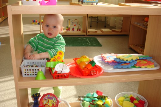 5 activități în casă pentru copilul mic, inspirate din metoda Montessori