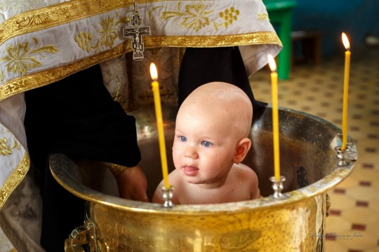 Tradiții versus superstiții la botez