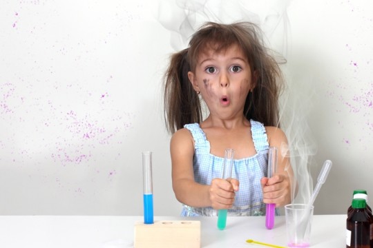 10 experimente pe care să le faci împreună cu copilul tău