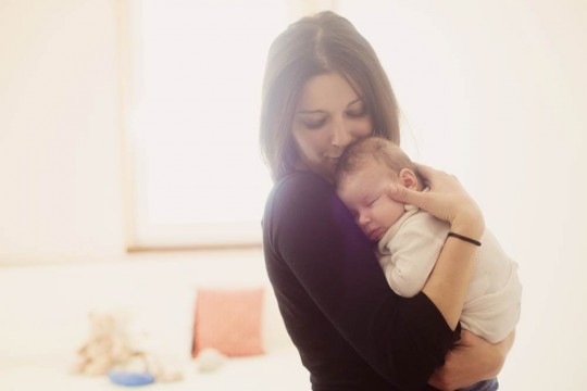 Prima noapte cu bebelușul acasă: trei mămici își spun poveștile