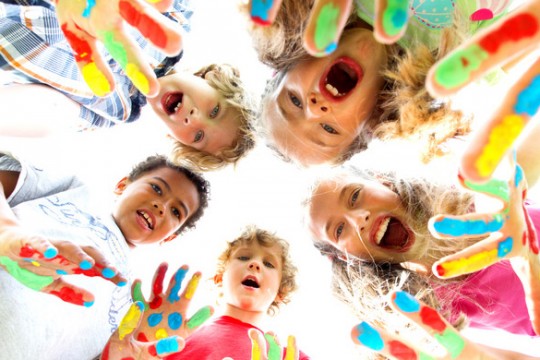Activități Montessori pe timp de vară adorate de copii