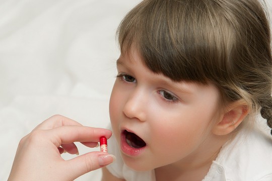 Jumătate dintre părinți tratează durerea și febra copiilor cu medicamente nepotrivite vârstei lor (studiu)