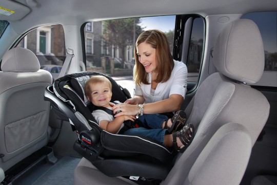 Reguli: siguranţa copiilor în maşină