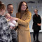 Reacția prințului William când a văzut-o pe Kate Middleton că ia în brațe un bebeluș